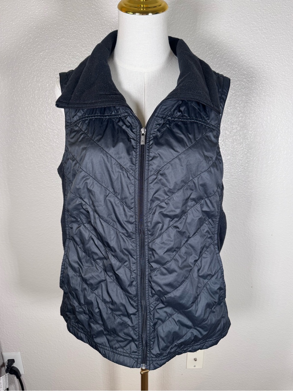 Columbia Black Quilted Sleeveless Vest with Stand Collar